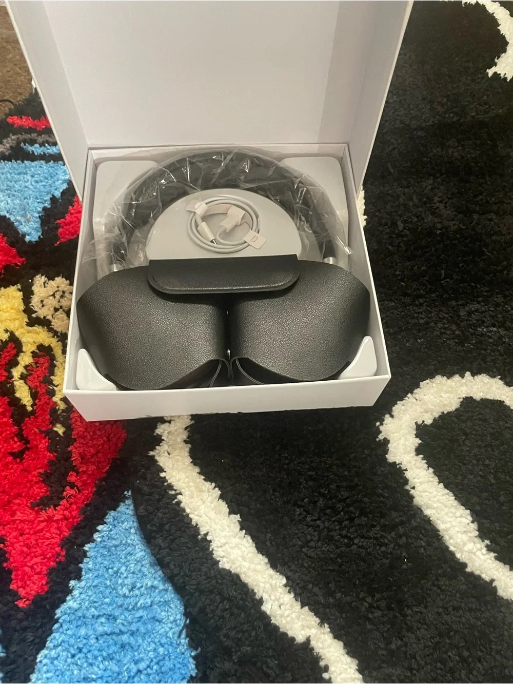 Apple AirPods Max - Silver and Black